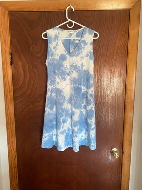 Accent women’s size medium dress